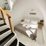 Lioyerma Cave Villa2 With Private Hot Tub Oia