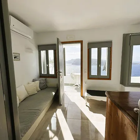 Lioyerma Cave Villa2 With Private Hot Tub Oia