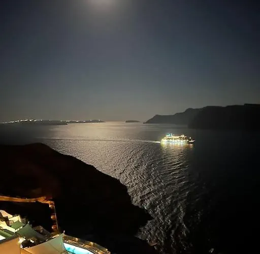 Lioyerma Cave Villa2 With Private Hot Tub Oia